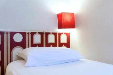 Ours Blanc - Place Victor Hugo - 44