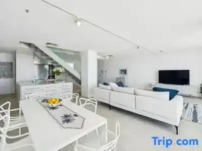 Ultiqa Air On Broadbeach - 375