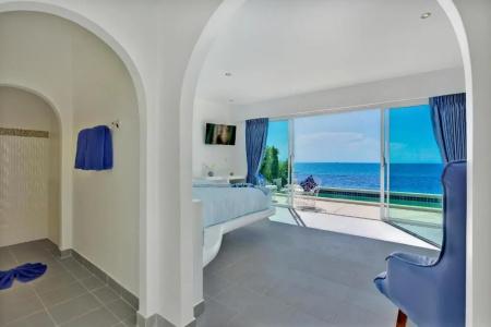 La Perle Luxury Boutique - 70