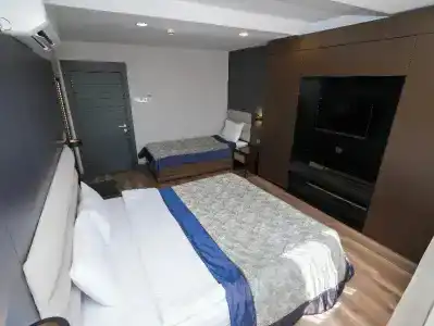 A Palace Suites - 118