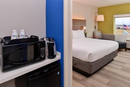 Holiday Inn Express & Suites - St. Petersburg - Madeira Beach, an IHG - 39