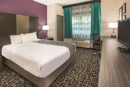 La Quinta Inn by Wyndham Indianapolis North at Pyramids - 32