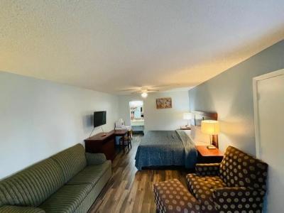 Econo Inn & Suites - 71