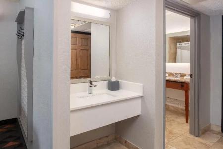 Holiday Inn - Portland - Columbia Riverfront, an IHG - 76