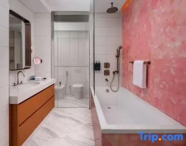 Hilton Creek & Residences - 52