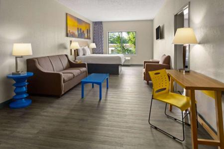 Days Inn & Suites by Wyndham - 12