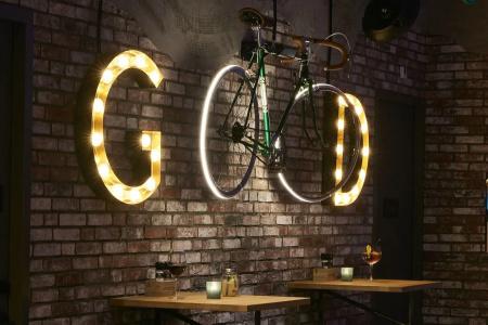 Moxy Amsterdam Schiphol Airport - 10