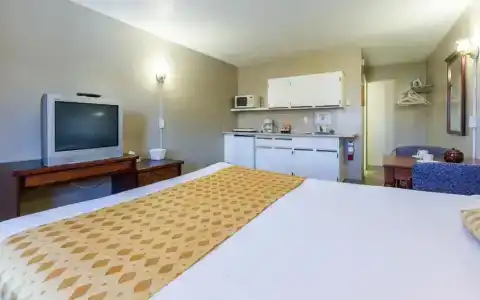 Oasis Inn - 52