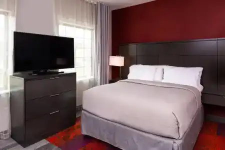 Staybridge Suites - - 30