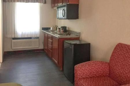 Quality Inn & Suites Oceanside Near Camp Pendleton - 21