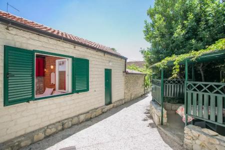 Garden Apartment - 61