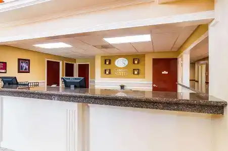 Quality Suites - 24