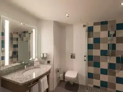Hampton by Hilton Düsseldorf City Centre - 38