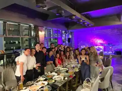 Hh & Sky Bar - 26