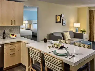 Sonesta New Orleans Es Suites - 54