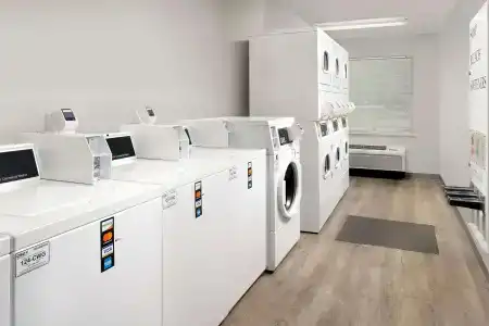 WoodSpring Suites - 8