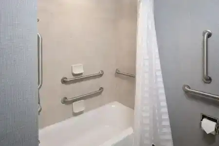 Hyatt Place North Shore - 7