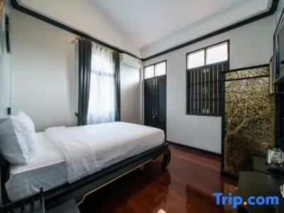 De Phanakron Boutique - 133