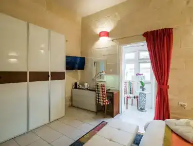 Julesy's Bnb - 1