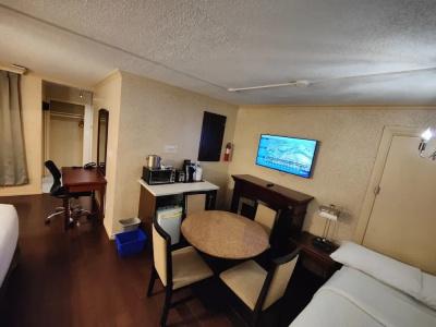 Divya Sutra Suites on Robson Downtown - 64