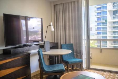 Embassy Suites by Hilton Waikiki Beach Walk - 65