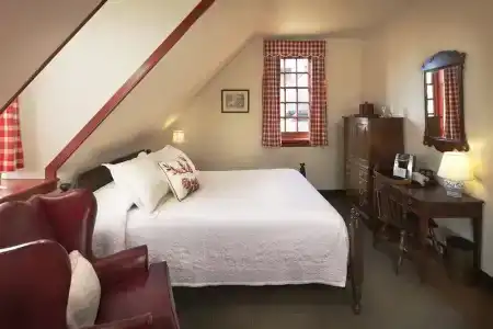 Colonial Houses - A Colonial - 35