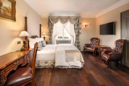 Iron Gate & Suites - 28