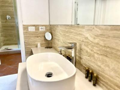 Regis Condo - 221