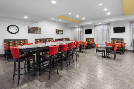 Days Inn & Suites by Wyndham Medical Center - 14