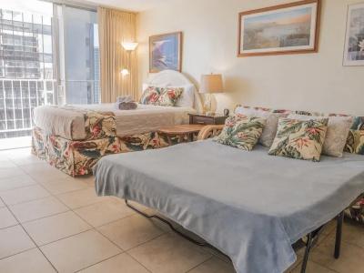 Tropical Studios At Marine Surf Waikiki - Free Parking - Best Location - Full Kitchen - Swimming Pool - 34