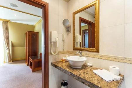 Romance & Family Suites - 100