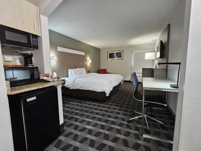 Quality Inn & Suites Dfw Airport South - 43