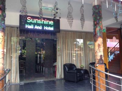 Sunshine & Hall - 0