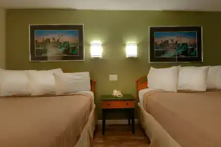 Vagabond Inn North - 7