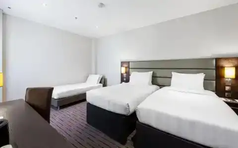 Premier Inn Airport - 34