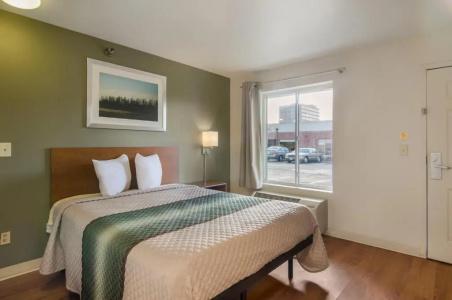 HomeTowne Studios by Red Roof Denver - Glendale/ Cherry Creek - 29