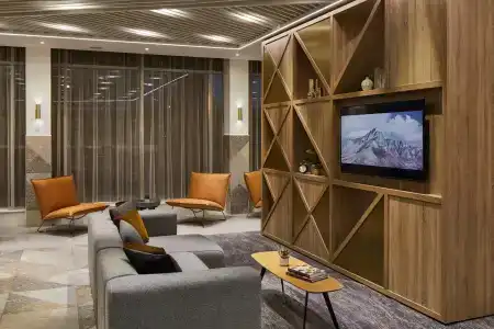 Courtyard by Marriott London City Airport - 9