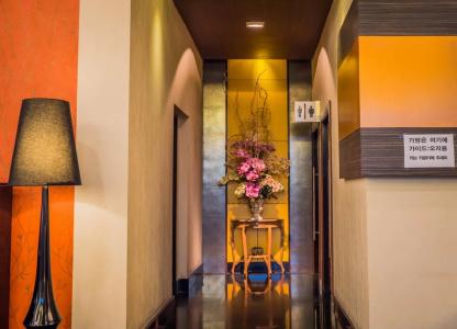 Atrium Boutique - 5