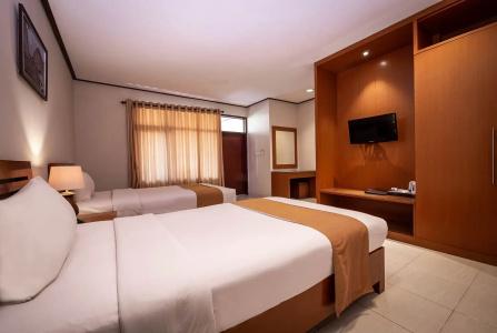 Yulia Beach Inn Kuta - 29