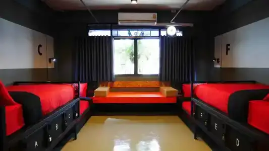 Amity Poshtel - 26
