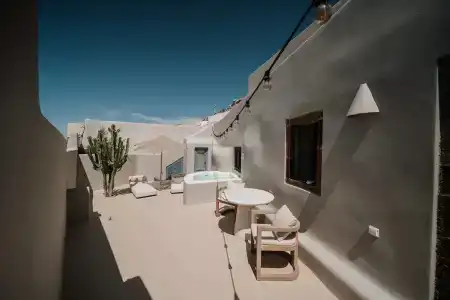 Luna Santorini Suites - 31