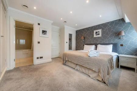 Queensgate Court - 171