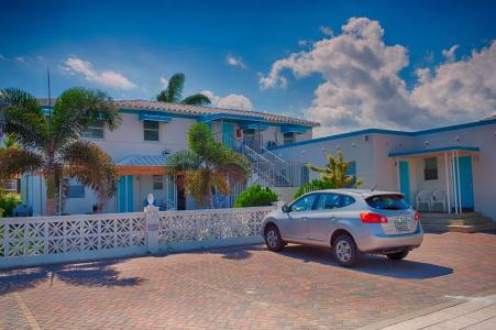 Hollywood Beachside Boutique Suite - 14