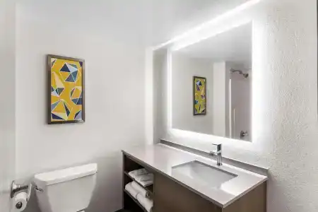Comfort Suites Austin Airport - 8