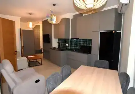 Season Suite Apart - 8