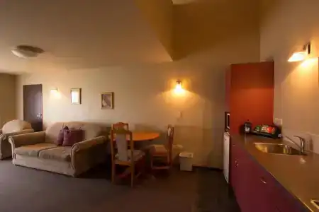 Balmoral Lodge - 12