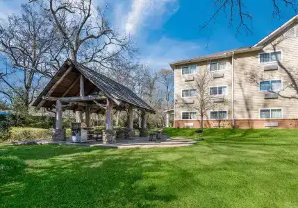Hawthorn Suites by Wyndham Fort Benning - 8