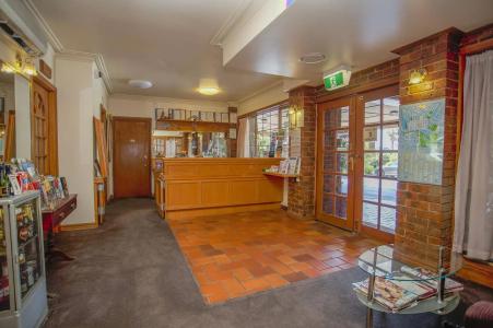 St Georges Motor Inn - 6