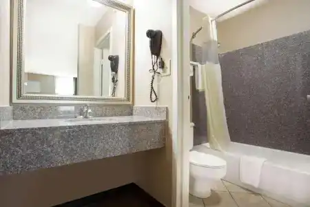 Quality Inn & Suites University Area - 29