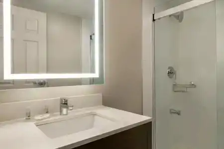 Days Inn by Wyndham Toronto West - 20